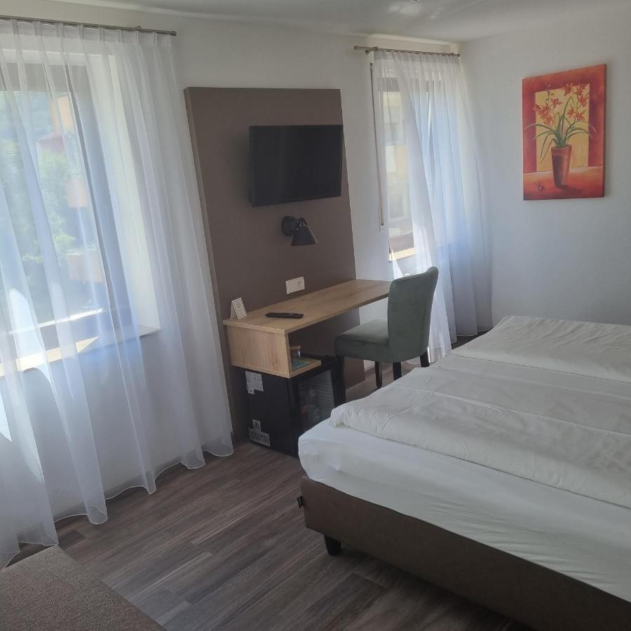 Hotel Garni Krone Гайслинген-ан-дер-Штайге Экстерьер фото