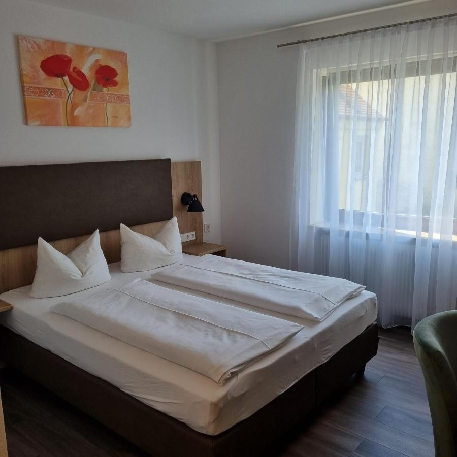 Hotel Garni Krone Гайслинген-ан-дер-Штайге Экстерьер фото